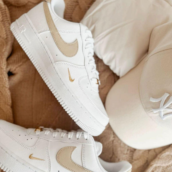 Sapatilhas Nike Air Force - Brancas Bege